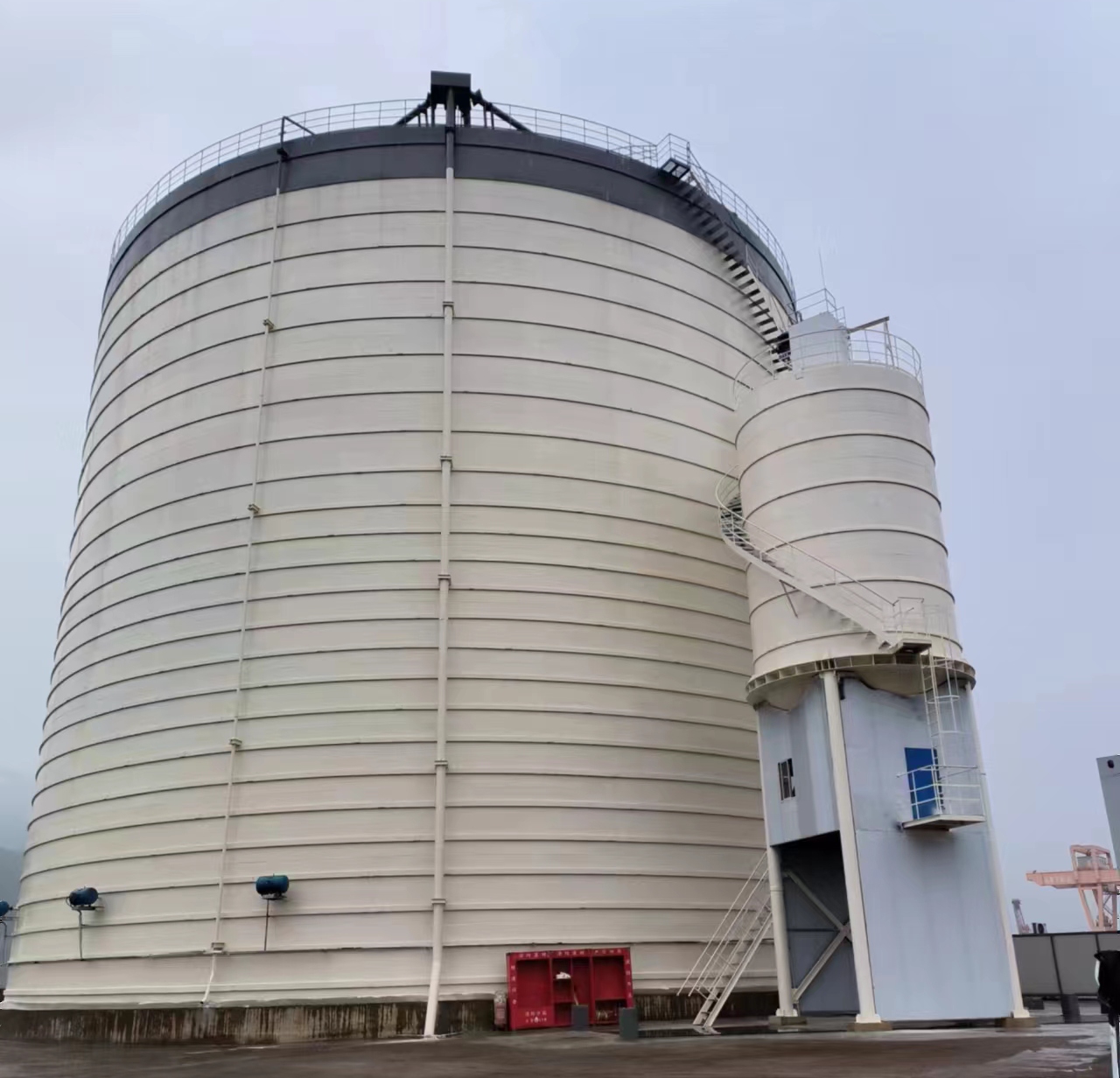 军垦路街道10万吨水泥钢板库